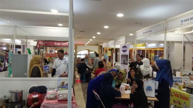 
					Pemkot Depok menggelar Festival Depok Halal yang diprakarsai International Council for Small Business.