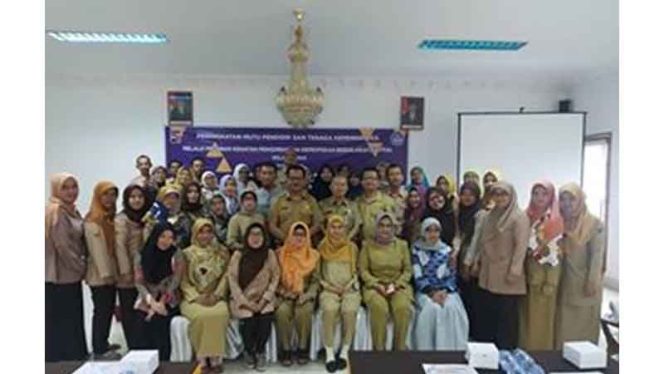 
					Kegiatan pengembangan keprofesian berkelanjutan terhadap guru SD.