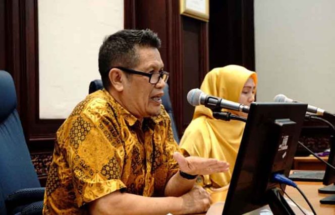 
					Guru Besar Universitas Pendidikan Indonesia (UPI) Bandung, Nanang Fatah