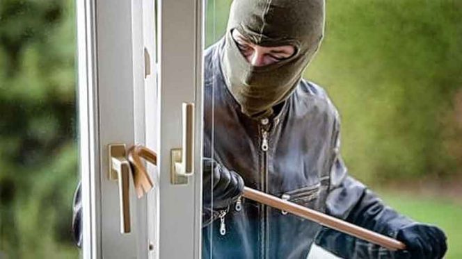 
					Kawanan Rampok Gasak Alfamart, Puluhan Juta Rupiah Raib