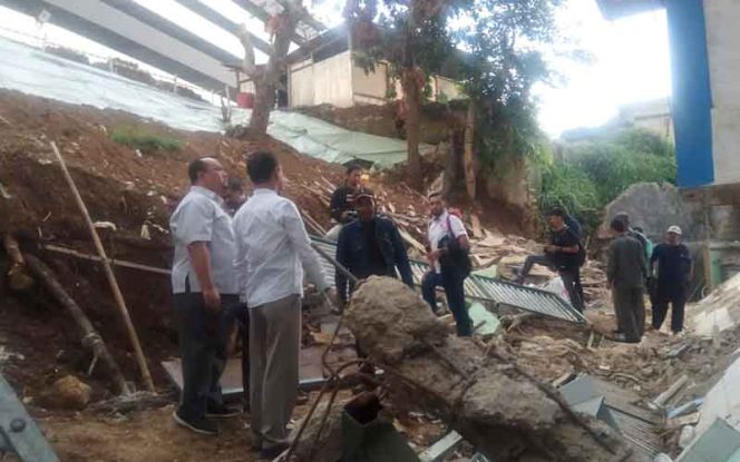 
					Ketua dan Wakil Ketua DPRD Kota Bogor melakukan sidak kelokasi proyek Mall Boxies 123 TajurMall Boxies 123 Tajur.