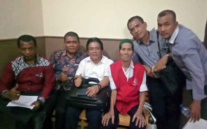 
					Sidang Kasus Tanah, Hakim Tangguhkan Penahanan Acam Bin Mendung