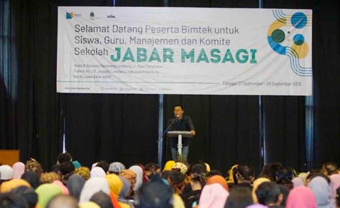 
					Gubernur Jawa Barat, Ridwan Kamil saat membuka bimtek di Hotel Panorama, Kabupaten Bandung.