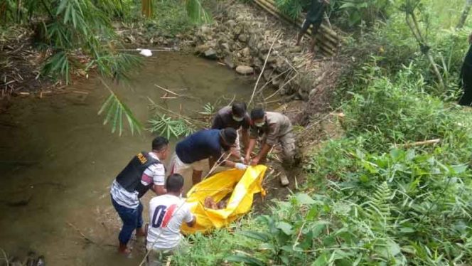 
					Jasad misterius yang ditemukan tergeletak dibawah Jembatan Citalahab, Kecamatan Jasinga, Kabupaten Bogor.