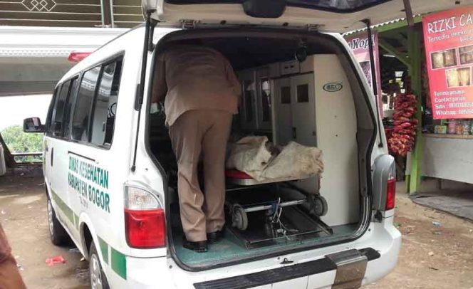 
					Mayat perempuan yang diperkirakan berusia 30 tahun ditemukan warga.