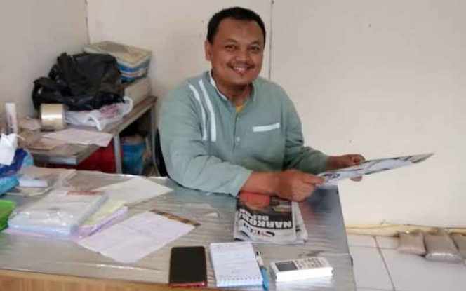 
					Heri salah seorang pengusaha genteng pasir.