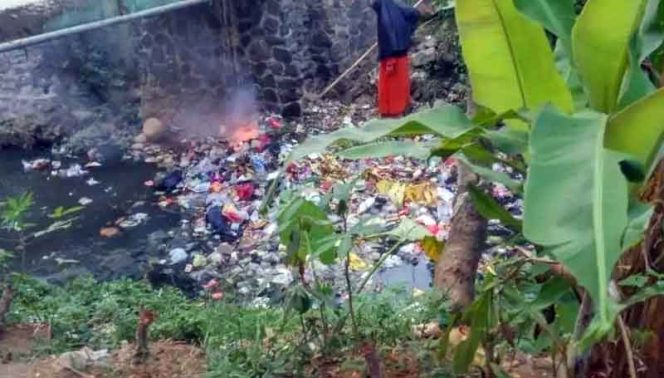 
					Banjir Mengintai Kali Cinanggung