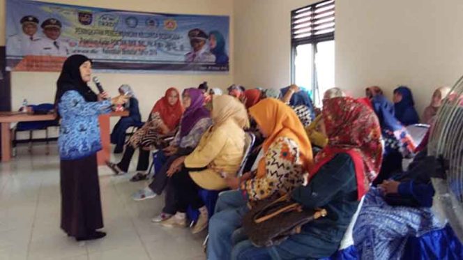 
					Nur Impida dalam acara program KB.