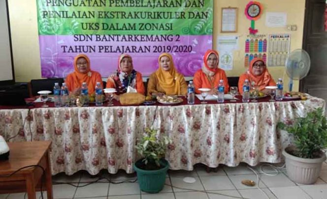 
					Workshop 'Pengimbasan Praktik Baik Penguatan Pembelajaran dan Penilaian Ekstrakurikuler dan Usaha Kesehatan Sekolah (UKS) dalam zonasi, di SDN Bantar Kemang 2, Kelurahan Baranangsiang.