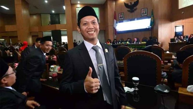 
					Politisi Golkar Aan Triana Al Muharom 