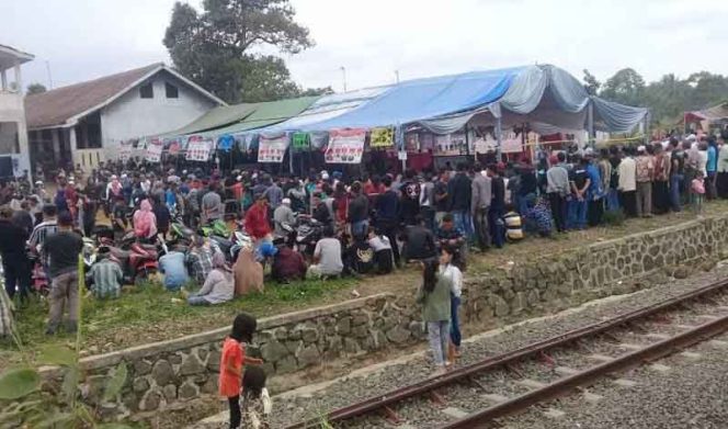 
					Suasana perhelatan Pemilihan Kepala Desa (Pilkades) serentak.