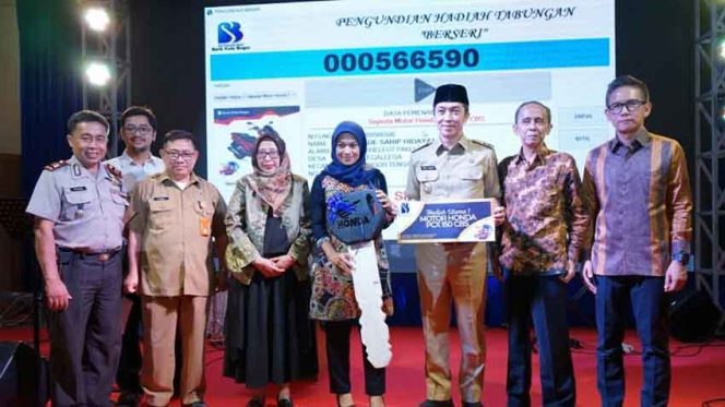 
					Kegiatan pengundian hadiah bagi nasabah setianya yang ikut serta dalam program Tabungan Berseri periode ke-6 di Gedung Wanita, Jalan Jenderal Sudirman, Kecamatan Bogor Tengah.