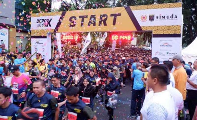 
					Depok 10K para pelajar antusias mengikuti lomba lari dalam rangka Hari Pahlawan 10 November.