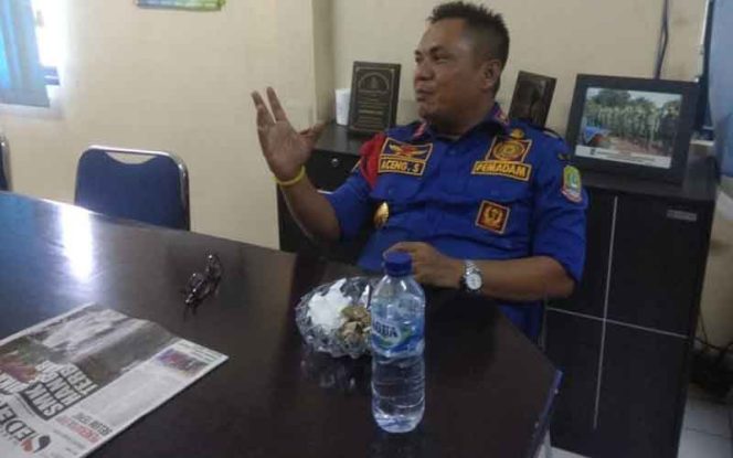 
					Kepala Dinas Pemadam Kebakaran (Damkar) Kota Bekasi, Aceng Sholahuddin.