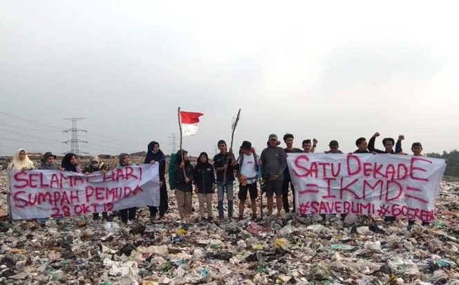 
					IKMD mengkritik Pemerintah Kota (Pemkot) Depok dengan membuat film pendek di area TPA di wilayah Kecamatan Cipayung. 