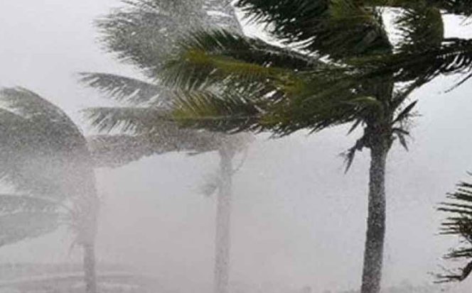 
					Korban Angin Kencang Masih Mengungsi