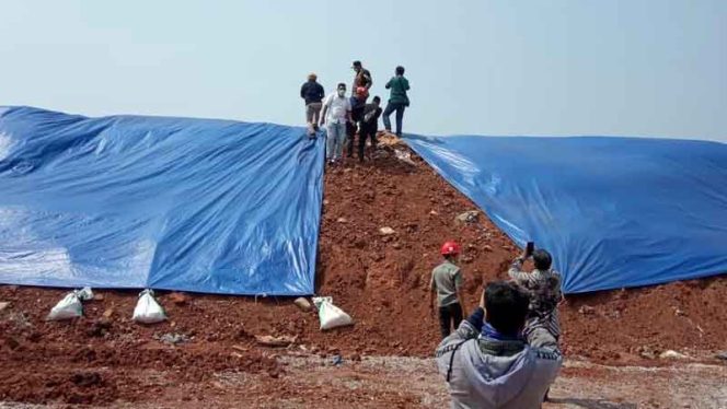 
					anggota Komisi III DPRD Kabupaten Bekasi bersama Muspika Tarumajaya, mendatangi PT Andalan Furnindo di kawasan Marunda Center.