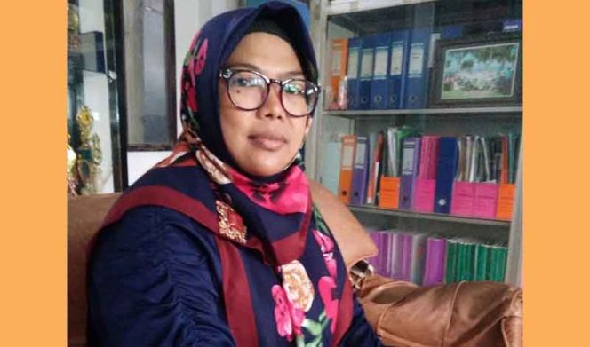 
					Nur Hasanah, Kepala MTs Islamiyah