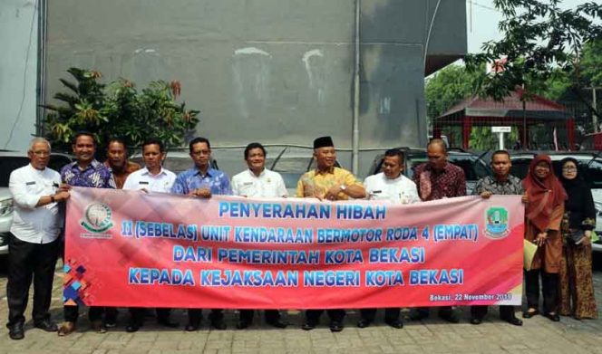 
					Para Kepala Seksie Kejaksaan Negeri (Kejari) Kota Bekasi, foto bersama.