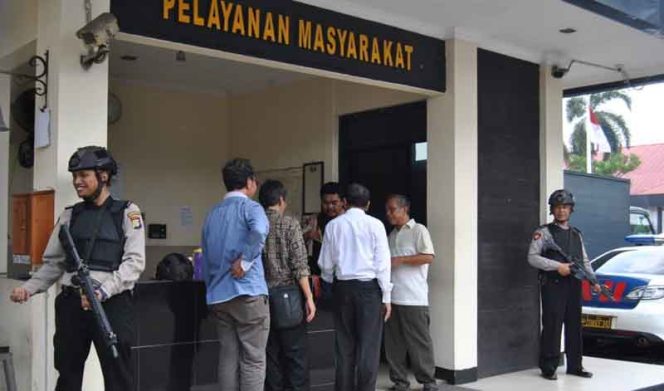 
					Polres Metro Bekasi Kota meningkatkan kewaspadaan keamanan di seluruh markas komando. 