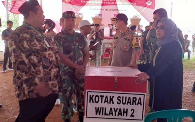 
					Mulai dari unsur Pemdes, BPD, LKD, Babinsa, Bhabinkamtibmas, Bindes dan unsur masyarakat lainnya agar dapat berkontribusi positif bagi penyelenggaraan Pilkades Serentak 2019.