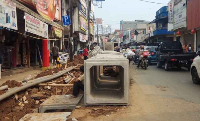 
					Proyek Pedestrian Suryakencana di Kecamatan Bogor Tengah.