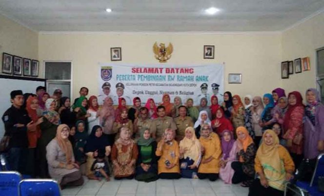 
					Suasana kegiatan pembinaan RW Ramah Anak di Kelurahan Pondok Petir.