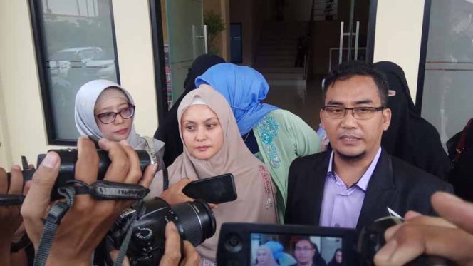 
					Roosman Koeshendarto mendatangi Satreskrim Polresta Bogor Kota di Jalan Kapten Muslihat, Kota Bogor.