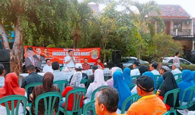 
					Nico Demus Gojang dalam kegiatan Resesnya, di RW 18, Perumahan Pekayon Indah, Kelurahan Pekayon Jaya,