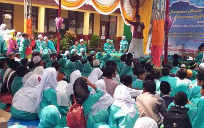 
					Suasana Maulid Nabi Muhammad SAW 1441 Hijriah di SDN Pasir Putih 03, Kelurahan Pasir Putih, Kecamatan Sawangan. 