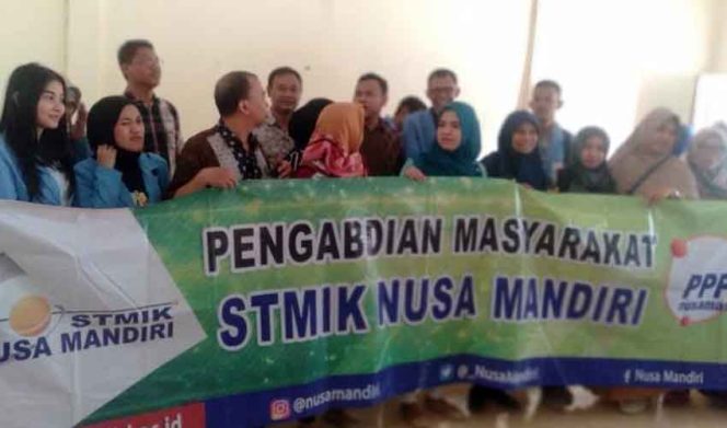 
					STMIK Nusa Mandiri Edukasi TI ke Anggota Katar Burangkeng