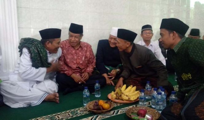 
					KH Said Aqil Siradj menghadiri Maulid Nabi Muhammad SAW di Masjid Arrahman di Kelurahan Pasir Putih, Kecamatan Sawangan, Kota Depok