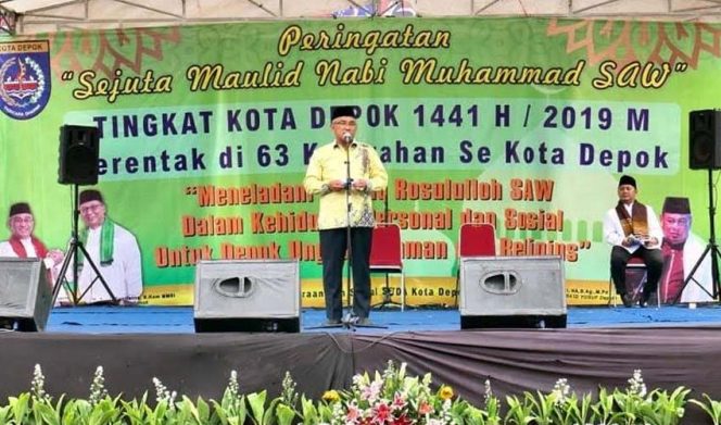 
					Wali Kota Depok, Mohammad Idris memberikan sambutan pada peringatan Maulid Nabi Muhammad SAW di Balaikota. Peringatan Maulid diselenggarakan serentak di 63 Kelurahan. Termasuk di Pondokcina, Kecamatan Beji.