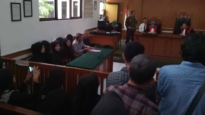 
					Sidang gugatan vonis perdata korban First Travel di Gedung Pengadilan Negeri (PN) Kota Depok.