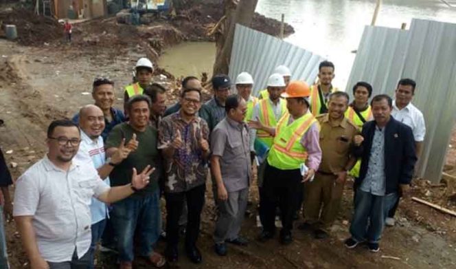 
					Kunjungan Komisi IV DPRD Jawa Barat ke Situ Rawa Kalong, Kelurahan Curug, Kecamatan Cimanggis.