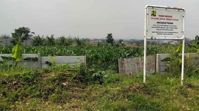 
					Lahan yang berlokasi tepat di akses pintu masuk Tol Jagorawi on ram KM 42.