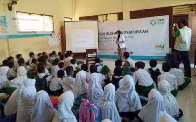 
					Suasana sosialisasi PHBS yang diselenggarakan YBM PLN bekerjasama Wihdatul Ummah di MI Miftahul Huda, Kelurahan Pondok Petir, Kecamatan Bojongsari.
