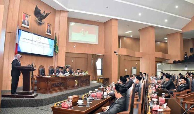 
					Bupati Bogor, Ade Yasin menghadiri Rapat Paripurna Istimewa terkait penyampaian nota keuangan rancangan APBD tahun 2020 di Gedung DPRD Kabupaten Bogor.