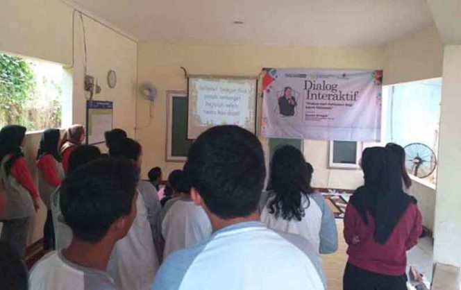
					Dialog interaktif diselenggarakan Yayasan Terang Anak Indonesia. 