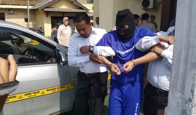 
					FP (25) warga Pamikul, Bantarjati pelaku pembunuhan driver taksi online Ahsanul Fauzi.