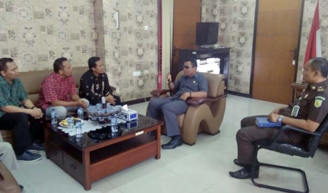 
					KPU Kota Depok menyambangi Kantor Kejaksaan Negeri (Kejari)