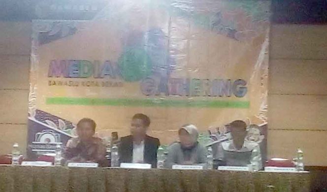 
					Kegiatan Media Gathering di Pondok Wisata Hobi-Hobi, Jalan Raya Hankam, Pondokgede, Kota Bekasi.