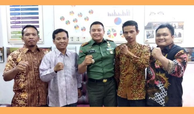 
					KPU Kota Depok dikunjungi Komandan Komando Distrik Militer (Dandim) 0508, Kolonel Inf Agus Isrok Mikroj.