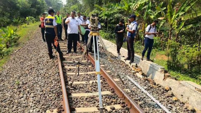 
					Direktorat
Perkeretaapian bersama PDAM Tirta Pakuan Kota Bogor mulai melakukan pengukuran pipa yang akan terdampak proyek.