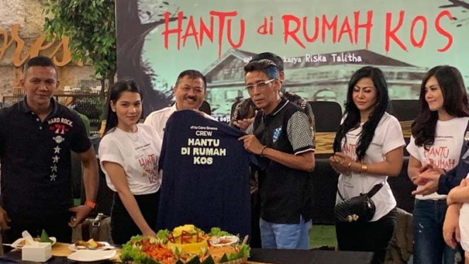 
					Dua legislator Kota Bogor, yakni Wakil Ketua I DPRD, Jenal Mutaqin dan Ketua Komisi I, Safrudin Bima, akting dalam film layar lebar.