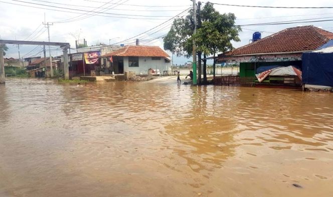 
					Lima kecamatan yang terendam banjir yaitu Ciparay, Dayeuhkolot, Baleendah, Bojongsoang, dan Kecamatan Banjaran.