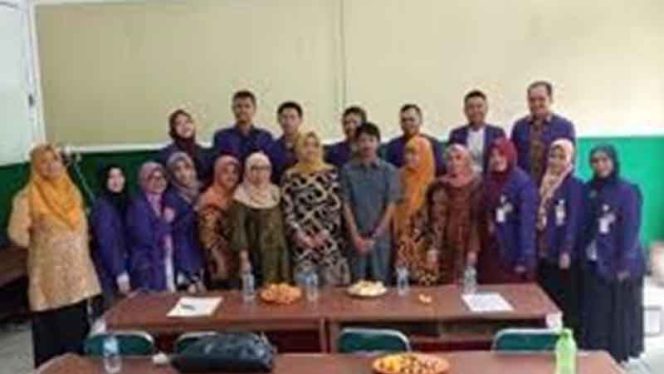 
					Para guru foto bersama usai PAS Ganjil di SMPN 2 Kota Bogor. 