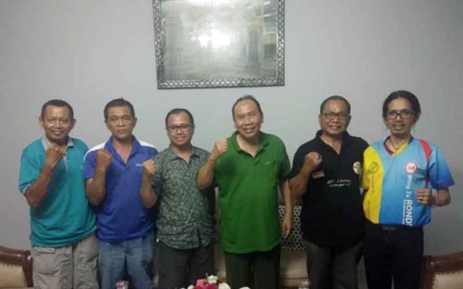 
					Panpel Halim Cup 1 foto bersama usai rapat persiapan turnamen tenis meja. 