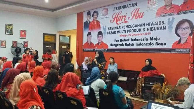 
					Peringatan Hari Ibu ke-91 yang digelar di kantor DPC PDIP Kota Bekasi.