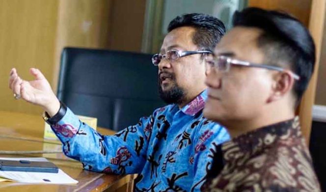 
					Kasatgas Pendidikan Dasar dan Menengah KPK, Guntur Kusmieyano (kanan) datangi Dinas Pendidikan (Disdik) Jawa Barat.